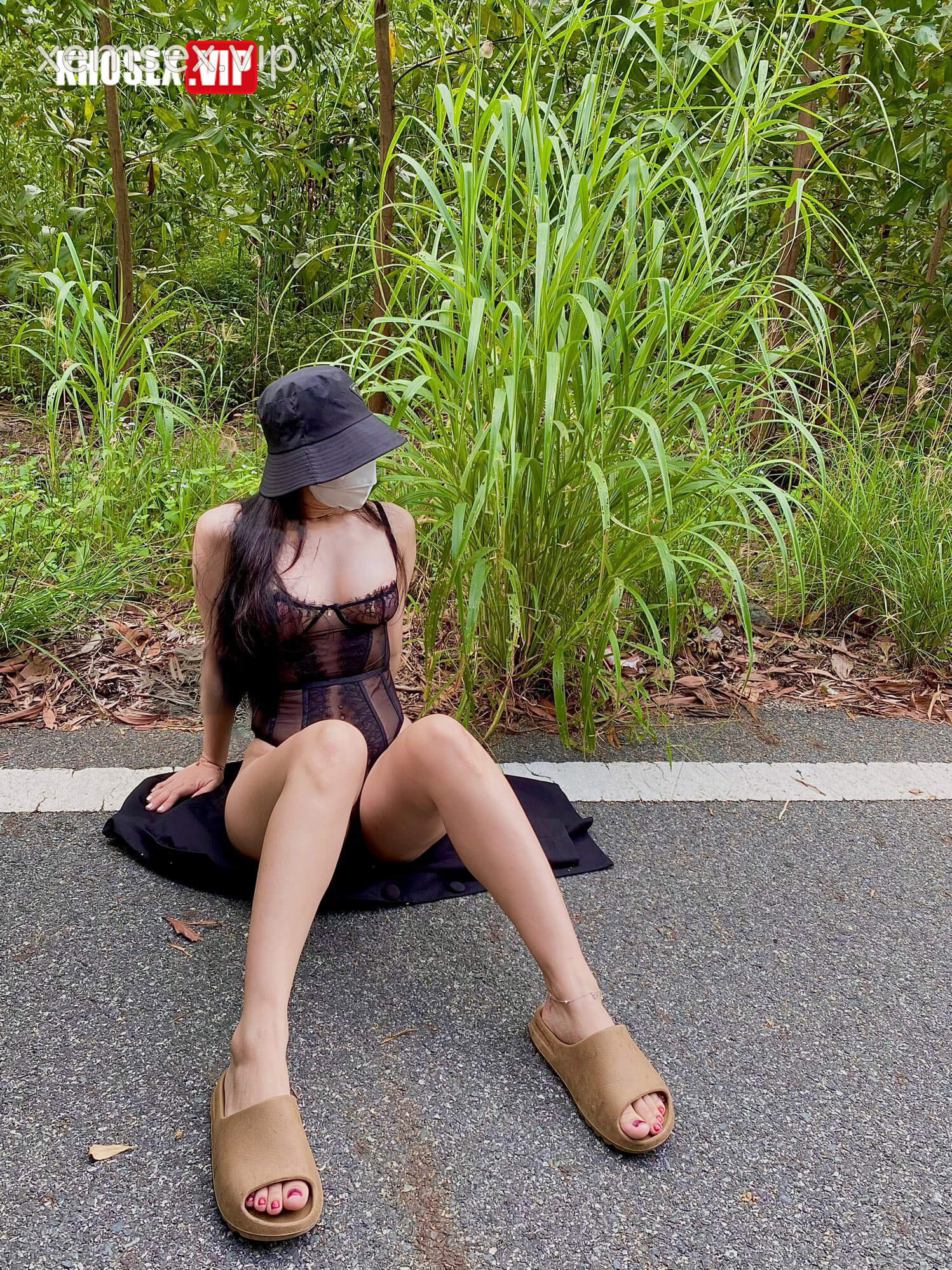 clip-sex-viet-public-cung-em-gai-da-trang-mong-to-lon-dep-hinh-13