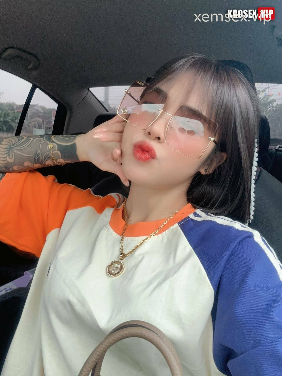 lo-clip-sex-be-truc-bi-chong-cu-tung-clip-hinh-01