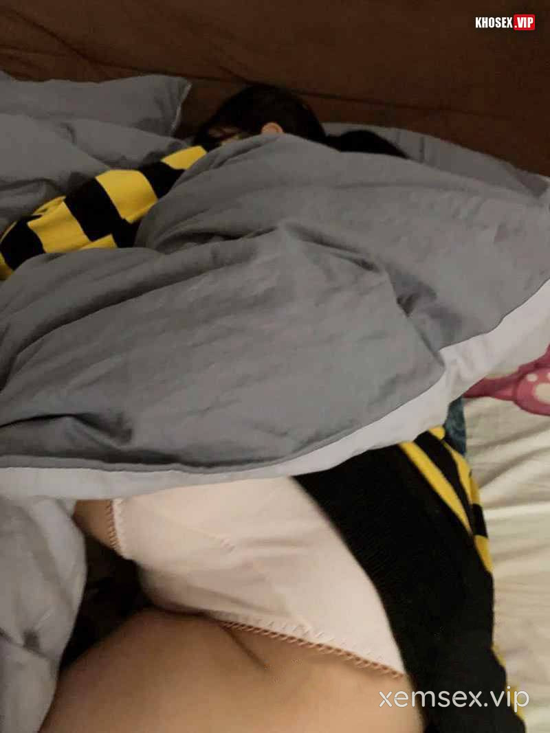 luan-loan-em-gai-tung-cua-full-clip-pic-phan-1-hinh-10